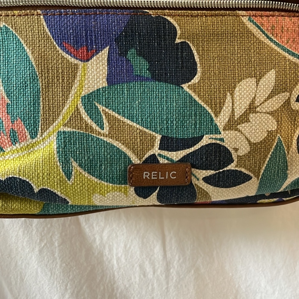 Relic canvas floral crossbody purse - Picture 2 of 12